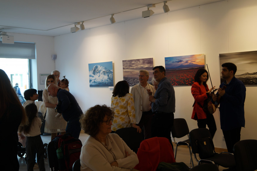 Auftakt zur Gruppenfotoausstellung "Ararat mit den Augen der Armenier"